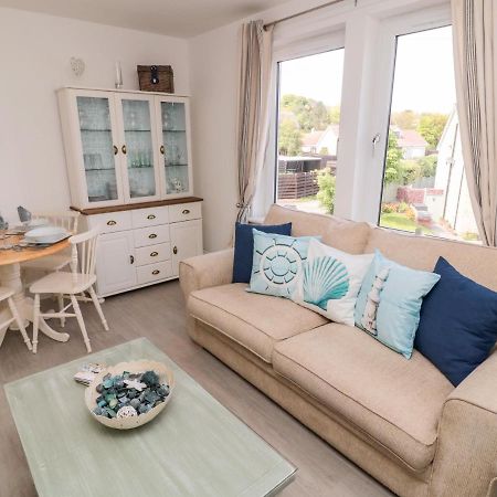 5 West Winds Apartment Аймът Екстериор снимка