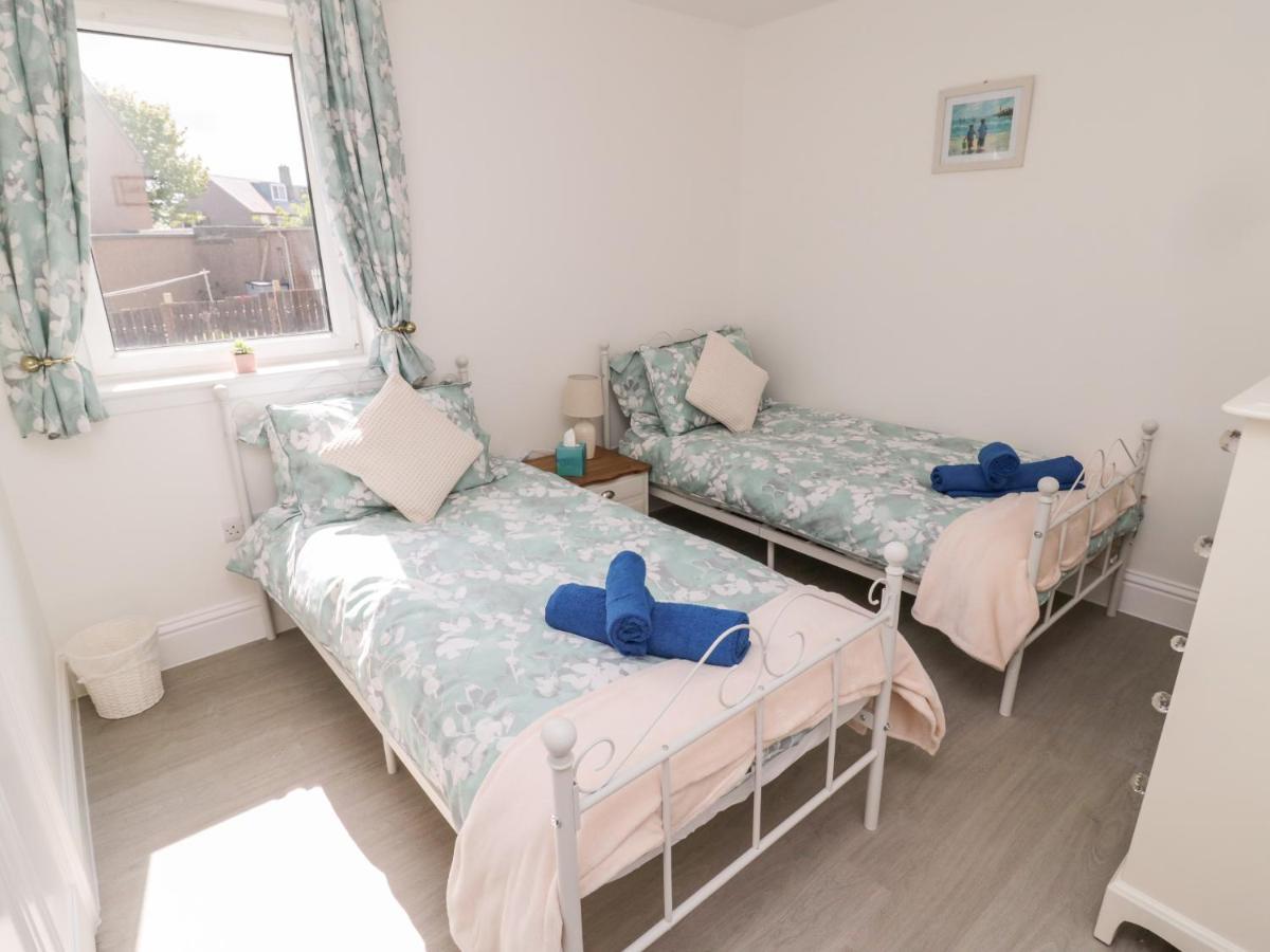 5 West Winds Apartment Аймът Екстериор снимка