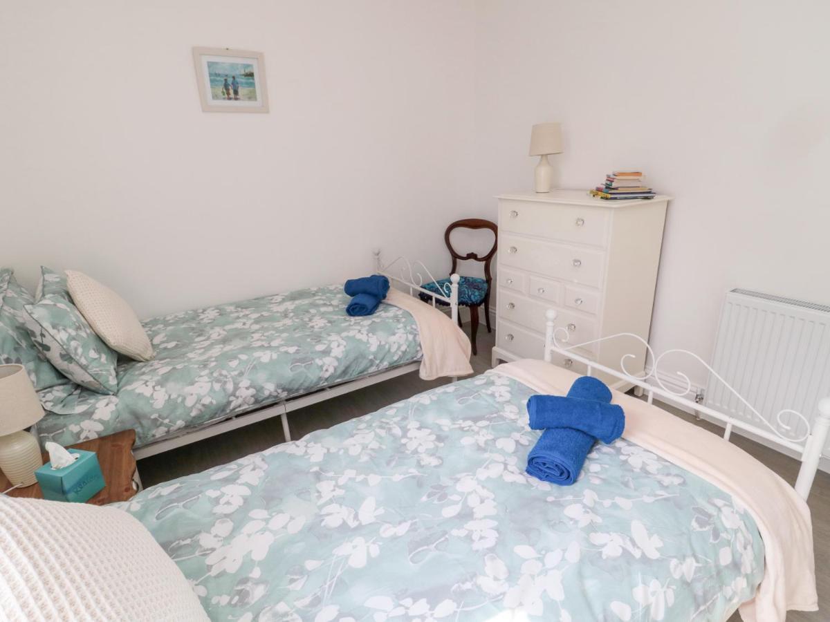5 West Winds Apartment Аймът Екстериор снимка