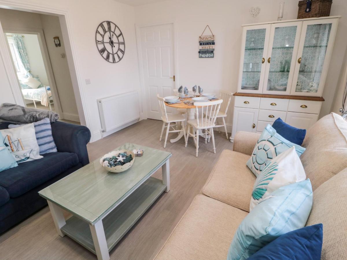 5 West Winds Apartment Аймът Екстериор снимка