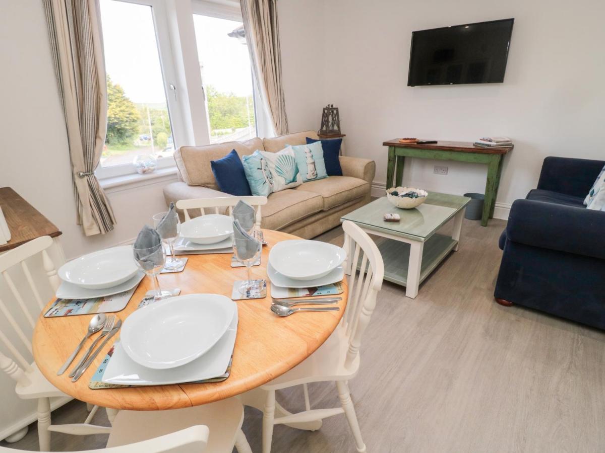 5 West Winds Apartment Аймът Екстериор снимка