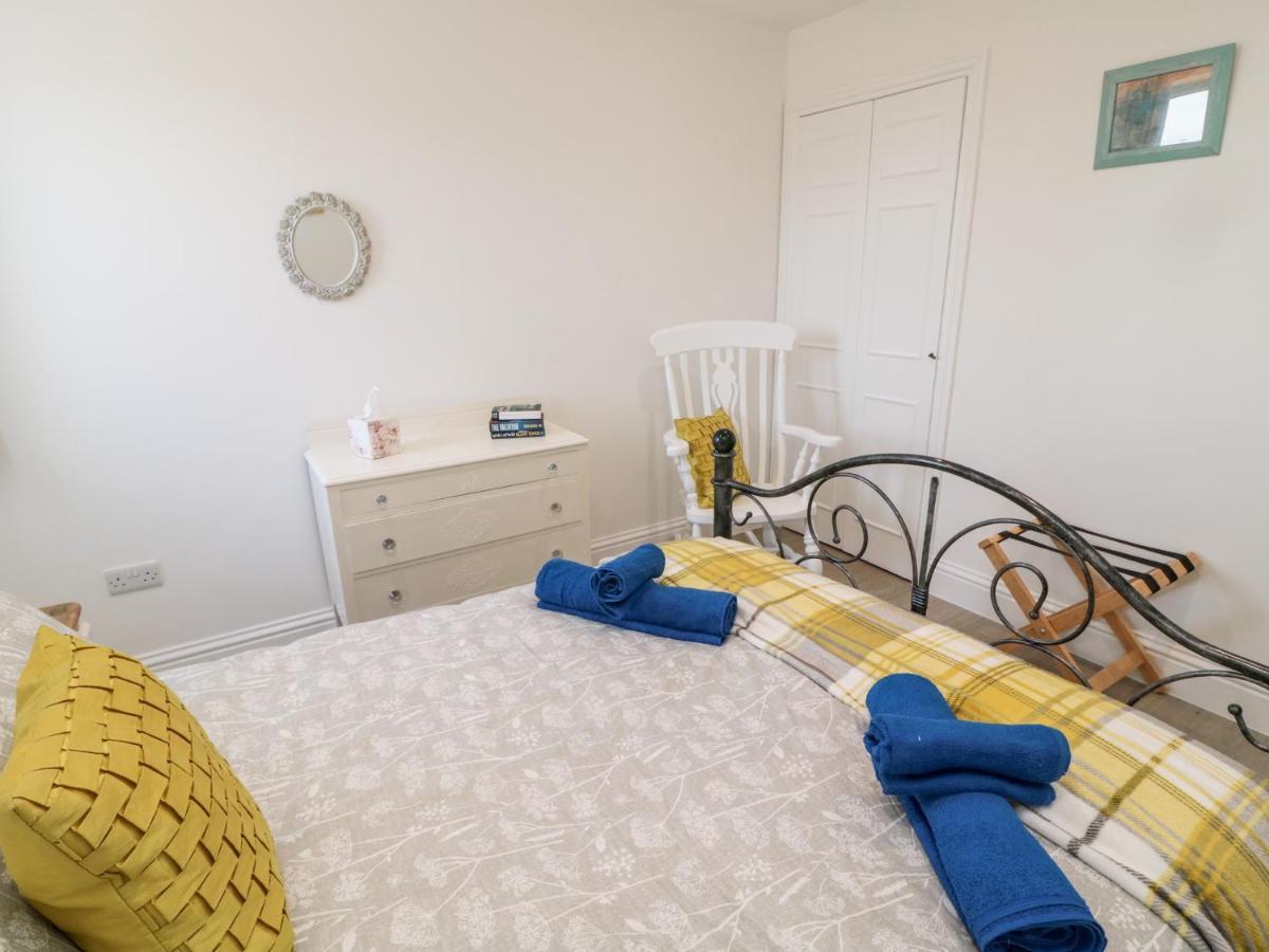 5 West Winds Apartment Аймът Екстериор снимка