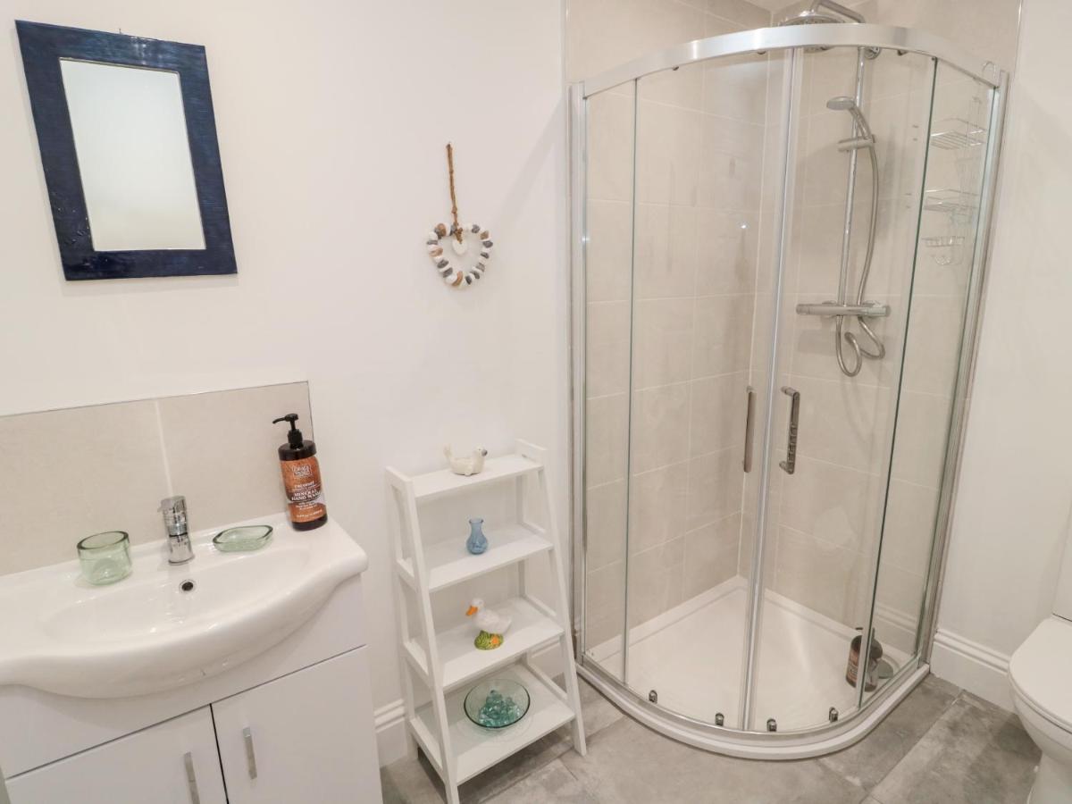 5 West Winds Apartment Аймът Екстериор снимка