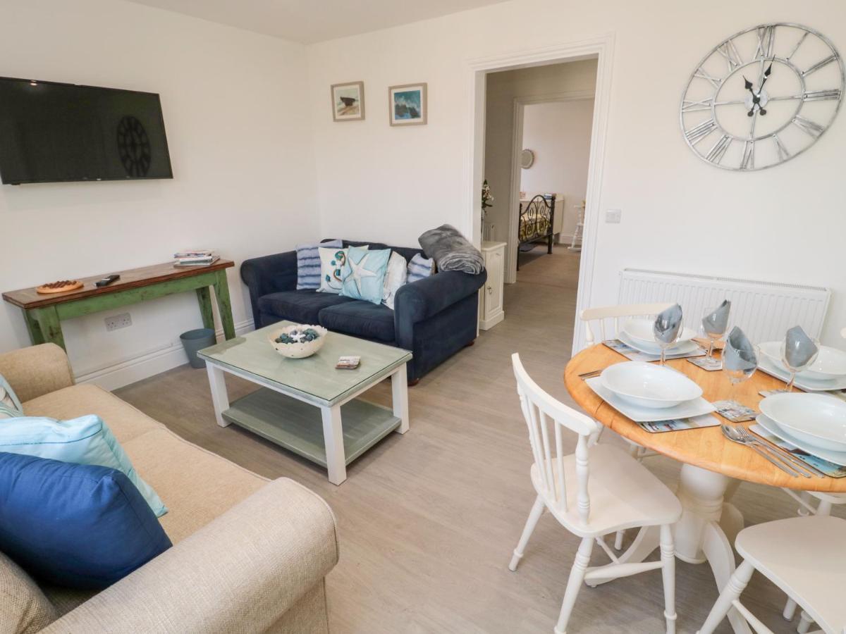 5 West Winds Apartment Аймът Екстериор снимка