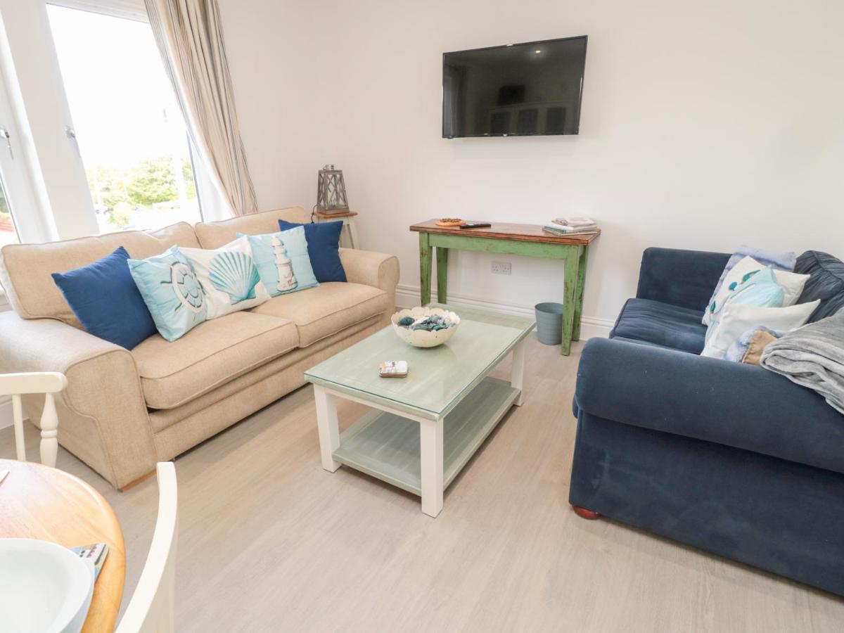5 West Winds Apartment Аймът Екстериор снимка