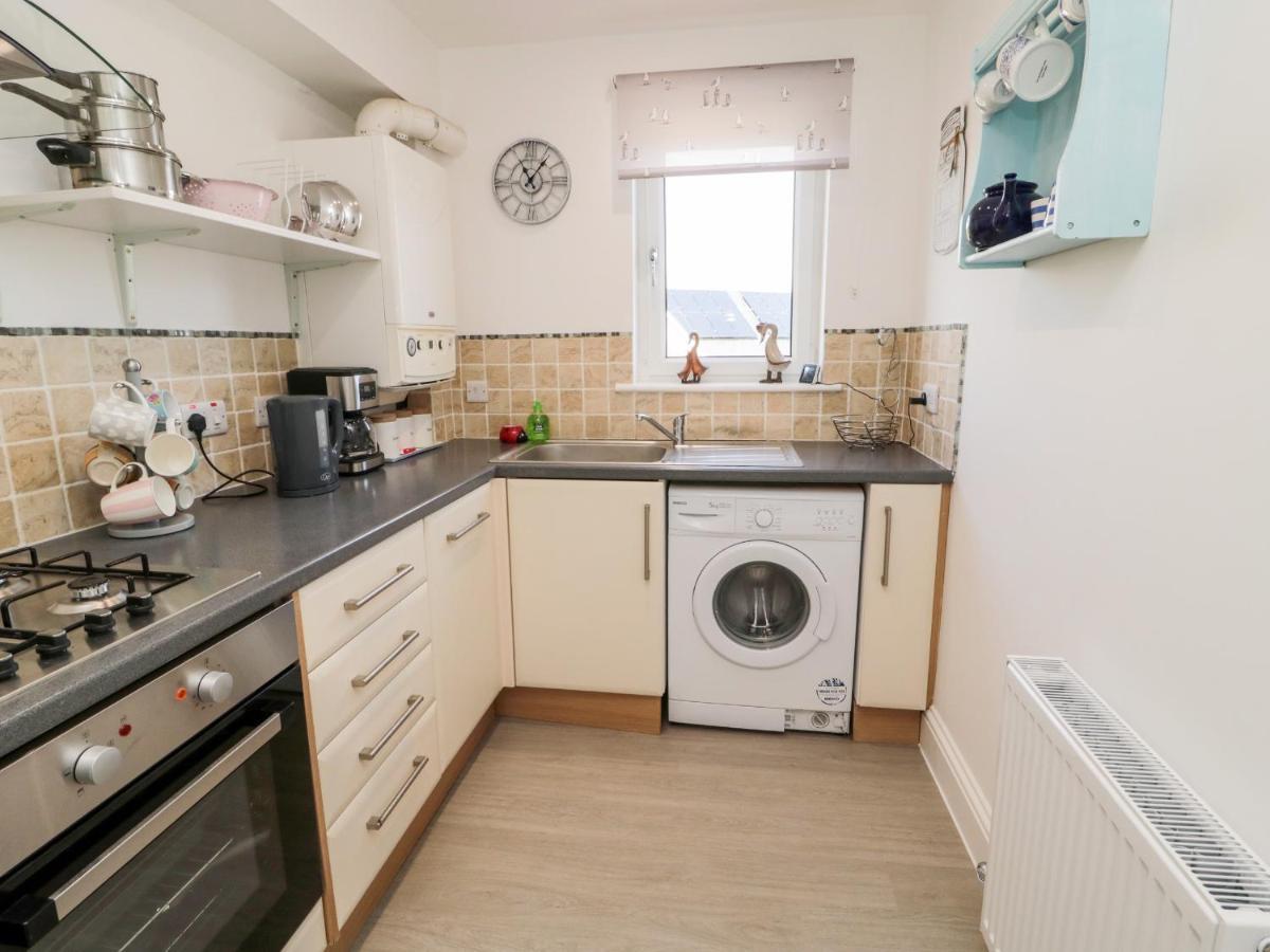 5 West Winds Apartment Аймът Екстериор снимка