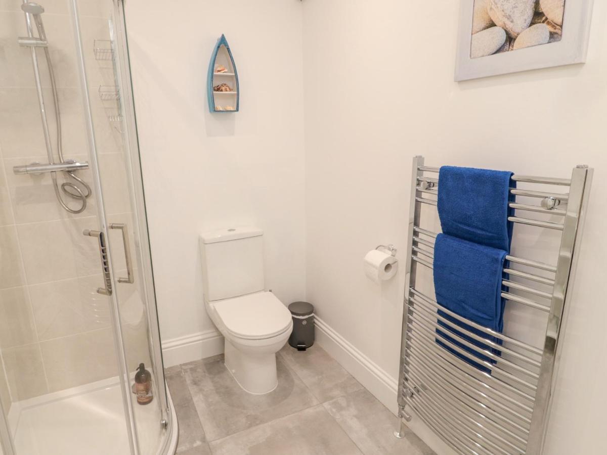 5 West Winds Apartment Аймът Екстериор снимка