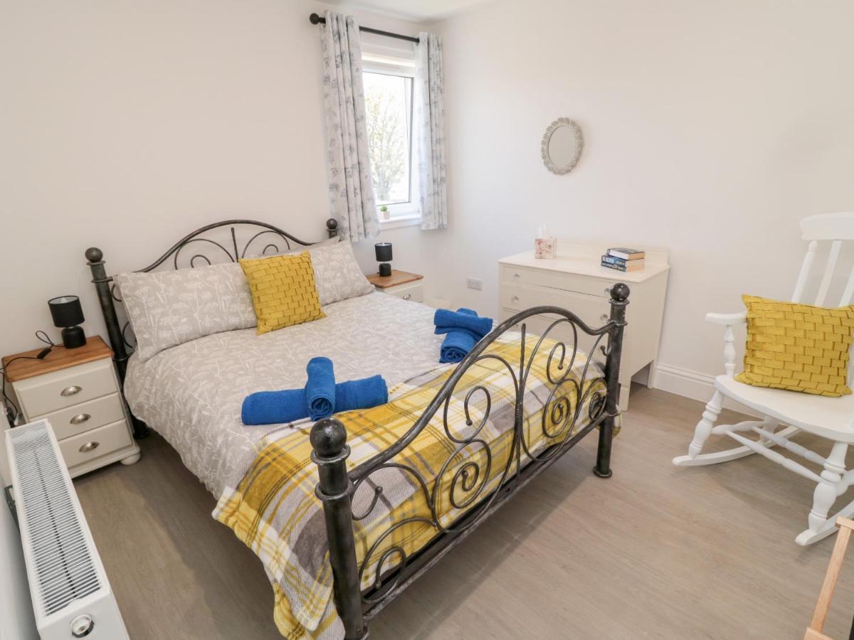 5 West Winds Apartment Аймът Екстериор снимка