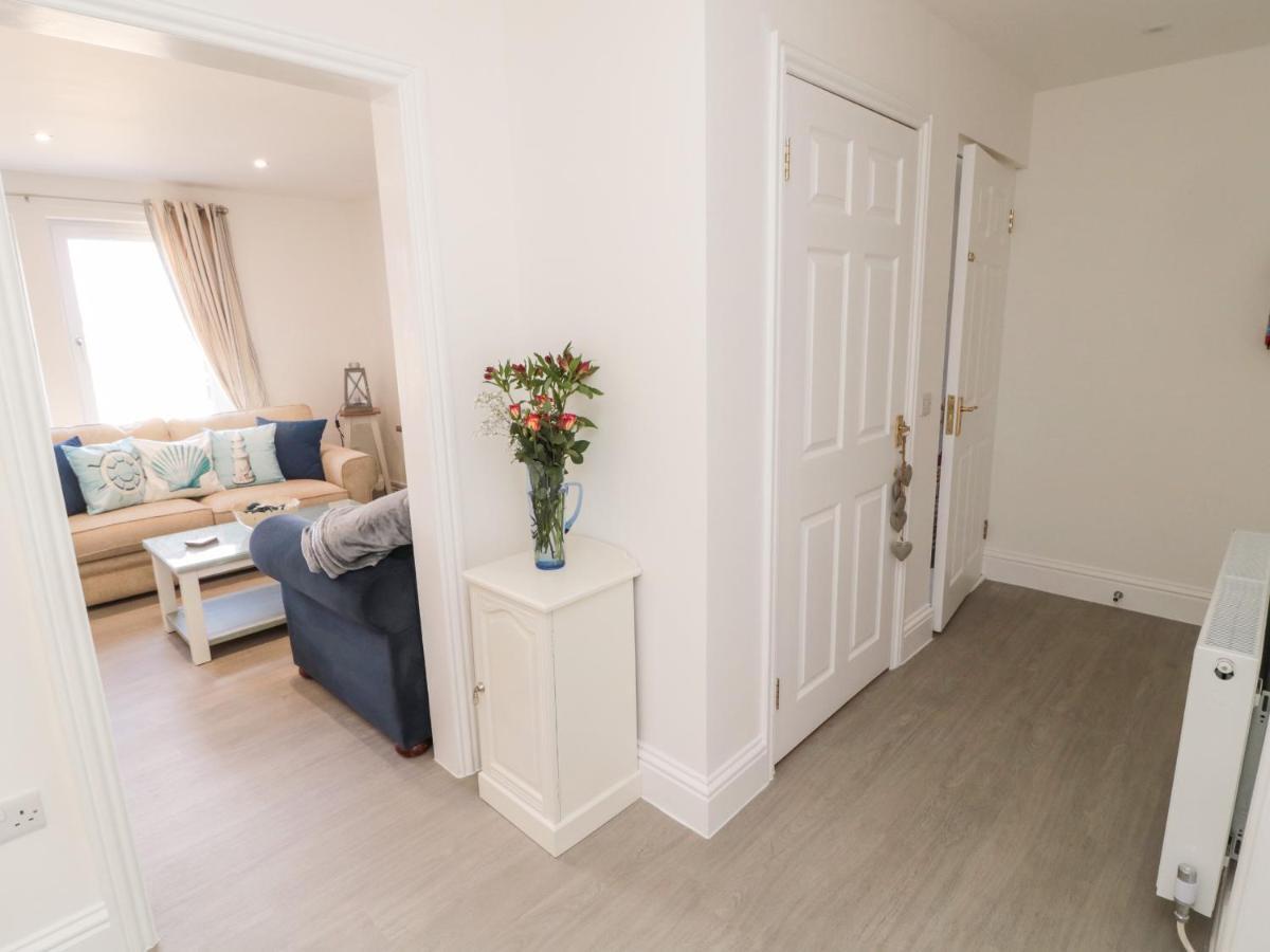 5 West Winds Apartment Аймът Екстериор снимка
